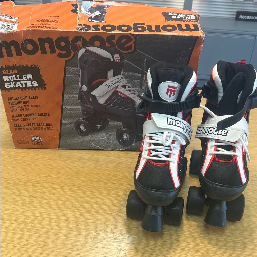 Mongoose Slam adjustable Roller Skates size 1-4 black & white w/ original box